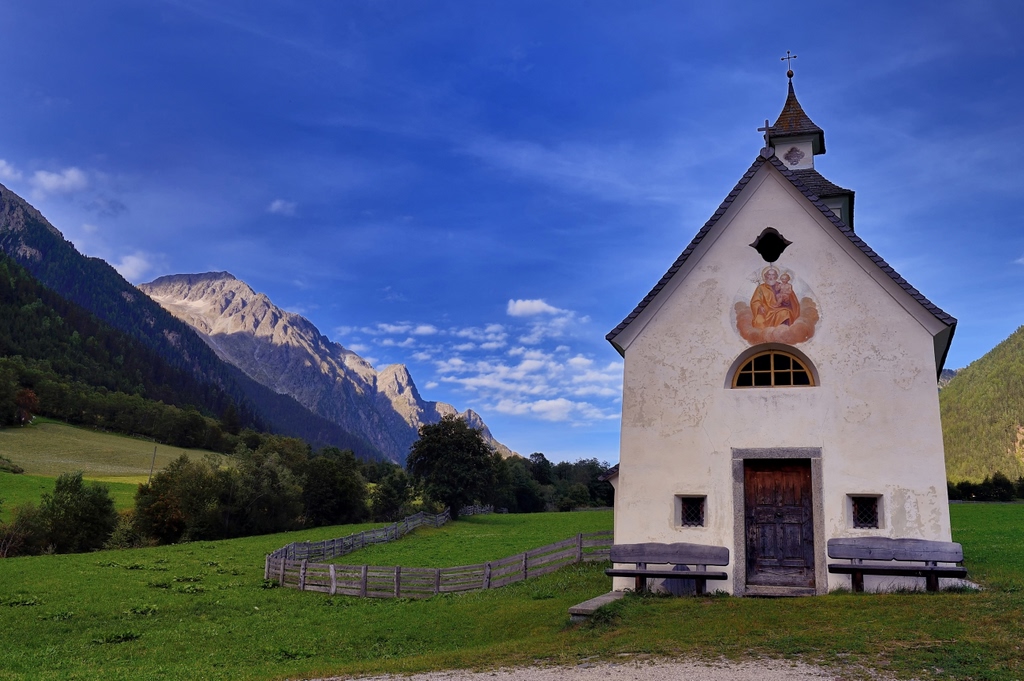 Chiesa dizionario, significato e curiosità
