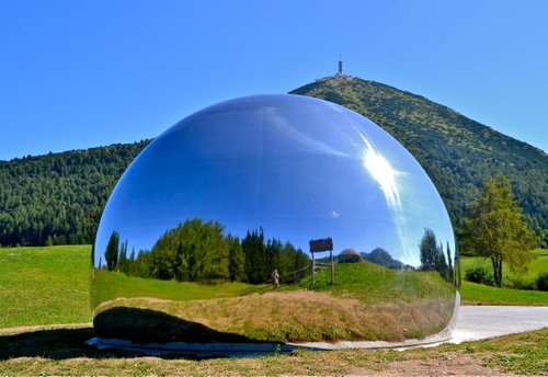 Immagine con riflesso, montagna, azzurro, sfera, verde, cupola, bolla, paesaggio, cielo