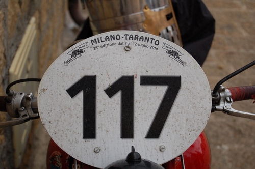 Immagine con numero, gara, nero, bianco, moto, taranto, sette, manubrio, milano, bicicletta, uno, ovale, freni, numeri, corsa