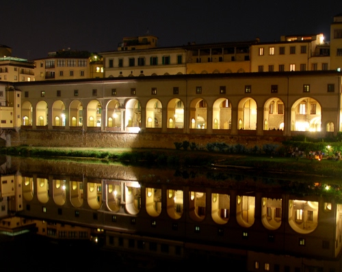Immagine con luci, riflesso, portici, fiume, acqua, archi, riflessi, notte, notturno, portico
