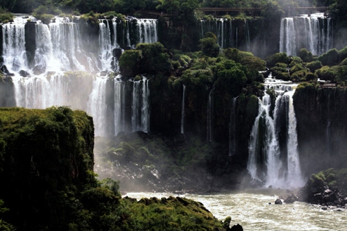 Immagine con acqua, fiume, verde, cascate, cascata, rapide, rocce, natura, vegetazione