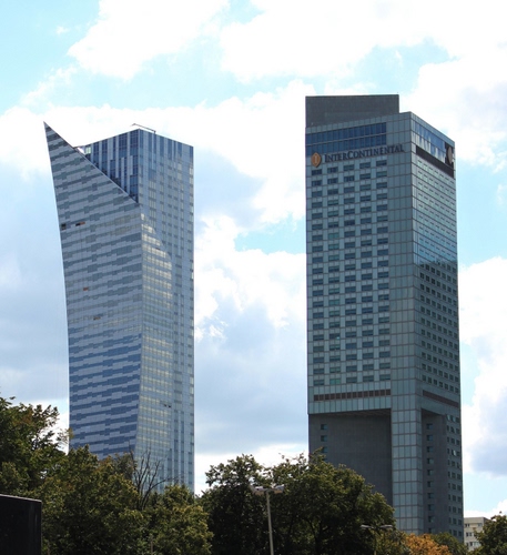 Immagine con finestre, grattacieli, alberi, due, cielo, vetri, grattacielo, palazzi, piante