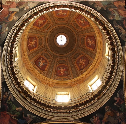 Immagine con cupola, cerchio, angeli, dipinti, affreschi, finestre, chiesa, interno, luce