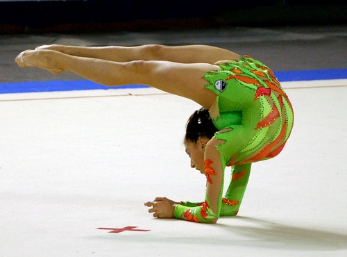 Immagine con gambe, verde, sport, ginnasta, ginnastica, donna, atleta, braccia, esibizione, costume