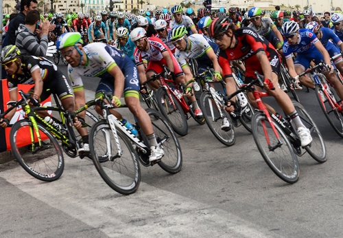 Immagine con biciclette, ciclisti, corsa, sport, corridori, bicicletta, ciclismo, gara, ruote, colori