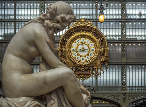 Immagine con statua, orologio, vetrata, marmo, oro, stazione, nudo