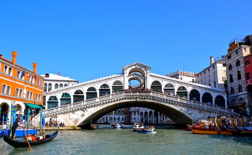 Immagine con ponte, venezia, canale, gondole, barche, acqua, gondola, rialto, arco
