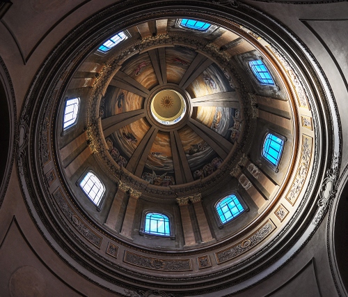 Immagine con cupola, finestre, cerchio, chiesa, interno, azzurro, cerchi