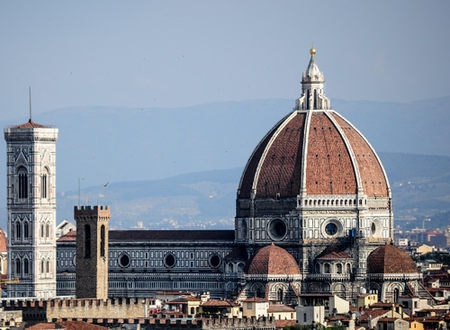 Immagine con cupola, firenze, torre, campanile, duomo, chiesa, basilica, panorama, cupole