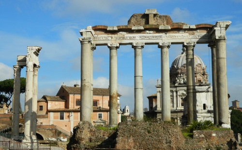 Immagine con colonne, cupola, ruderi, rovine, roma, cielo, case, archeologia, tempio, chiesa, antichità