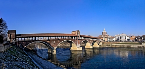 Immagine con ponte, fiume, acqua, archi, riflesso, arcate, riflessi, panorama, cielo, finestre, città, azzurro, coperto, case, sponde