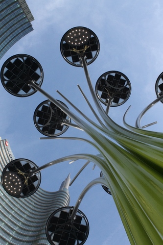 Immagine con cielo, lampioni, prospettiva, grattacielo, lampione, moderno, cerchi, milano, grattacieli, architettura