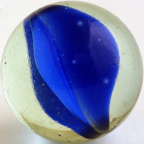 Immagine con blu, sfera, biglia, vetro, trasparenza, bianco, macro, trasparente