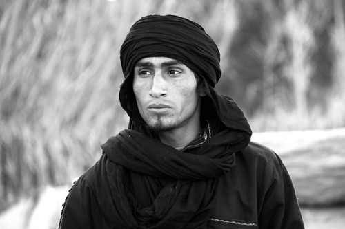 Immagine con uomo, bianconero, turbante, ritratto, viso, nero, arabo, occhi, volto