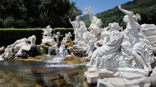 Immagine con statue, fontana, acqua, parco, bianco, angeli, caserta, marmo, sculture, fontane, scultura