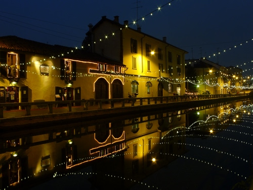 Immagine con luci, riflesso, canale, notte, riflessi, fiume, lampioni, acqua, notturno, luminarie, naviglio