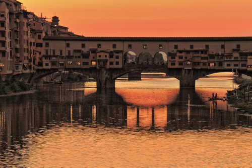 Immagine con fiume, ponte, firenze, acqua, arno, tramonto, riflesso
