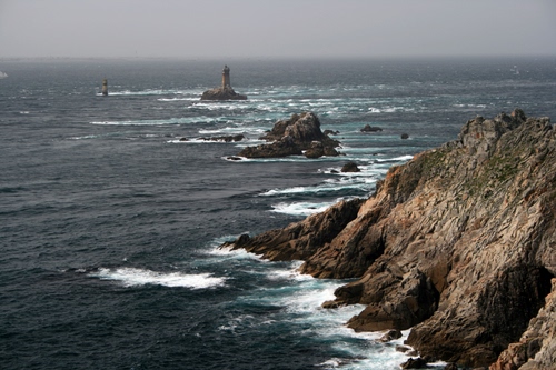 Immagine con mare, onde, scogli, faro, acqua, rocce, roccia