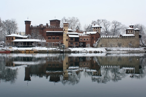 Immagine con neve, riflesso, castello, fiume, acqua, torino, inverno