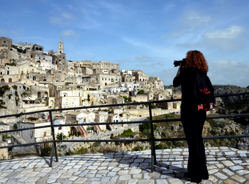 Immagine con panorama, fotografa, ringhiera, paesaggio, città, matera, fotografo, sassi, paese