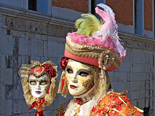 Immagine con carnevale, piume, cappello, maschera, maschere, rosa, donna, venezia, colori, rosso, occhi, bianco, pizzo