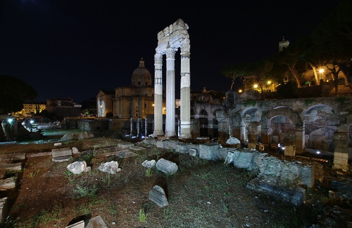Immagine con colonne, ruderi, notturno, rovine, notte, roma, cupola, foro, archeologia, chiesa