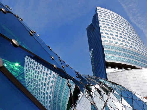 Immagine con riflesso, cielo, finestre, grattacielo, grattacieli, vetro, palazzi, vetri, geometrie, blu, riflessi, architettura