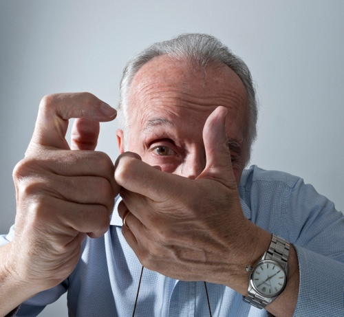 Immagine con orologio, mani, occhio, dita, mimo, uomo, fotografo, camicia, viso