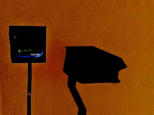 Immagine con ombra, nero, sigarette, muro, arancio, arancione, distributore