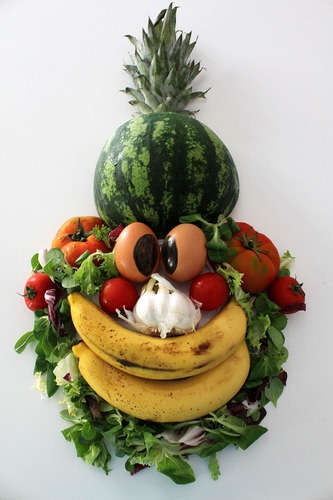 Immagine con banane, frutta, pomodori, cocomero, composizione, uova, aglio, verdura