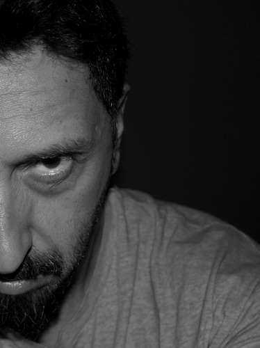 Immagine con barba, occhio, bianconero, autoritratto, viso, uomo, sguardo, ritratto, naso