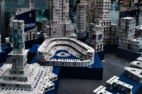 Immagine con carte, costruzioni, gioco, palazzi, città, grattacieli, mostra, stadio, esposizione