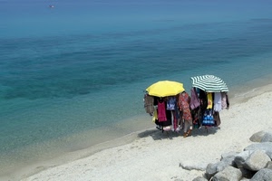 mare, spiaggia, ombrelloni, vestiti, acqua, sabbia, sassi, ombrelli