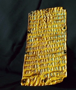 oro, nero, scrittura, giallo, lettere, scritte, fori, lamina, metallo, tavola, tavoletta