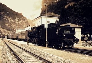 locomotiva, treno, stazione, binari, rotaie, vapore, binario, nero, seppia, biciclette, bianconero