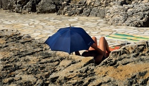 ombrello, blu, gambe, rocce, scogli, donna, asciugamano, sole, lettino