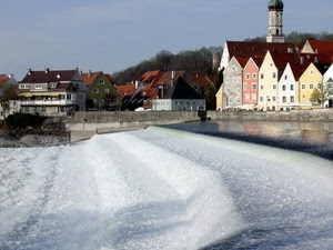 acqua, case, fiume, cielo, campanile, bianco, alberi, tetti, schiuma, cascata, verde, colori, torre, palazzi, finestre, paese, borgo, cascate