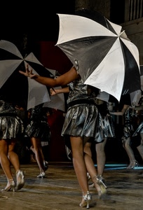 nero, bianco, ombrelli, scarpe, gambe, donne, ballo, ballerine, sfilata, tacchi, ombrello, braccia, gonne, gonna, ballerina, ragazze