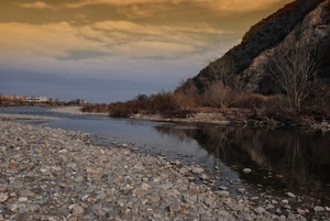 fiume, nuvole, alberi, sassi, acqua, riflesso, cielo