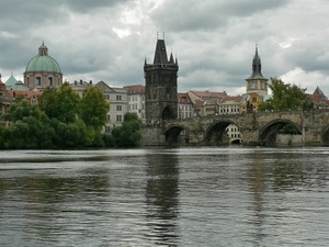 fiume, ponte, nuvole, cupola, cielo, acqua, archi, alberi, verde, torre, torri, riflessi, riflesso, finestre, città