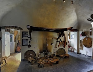 museo, attrezzi, sgabelli, antiquariato, legno, casa, vintage, tagliere, quadri, porte, focolare, luci, ceste, caminetto, stanza, camino, panche, faretti, zucche, appesi