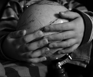 mani, bianconero, dita, mappamondo, unghie, bambino, sfera, due