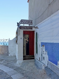 insegna, porta, murales, cielo, pizzeria, bianco, azzurro, ringhiera, muro, tenda, rosso, murale, disegno, mare, numero, celeste