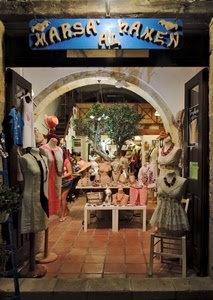 manichini, negozio, vestiti, vetrina, abiti, sedia, arco, abbigliamento, insegna, collane