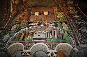 chiesa, colonne, archi, mosaici, decorazioni, arco, affreschi, colori, capitelli, interno, verde, disegni, angeli, agnelli, mosaico, santi, dipinto, figure, trifora