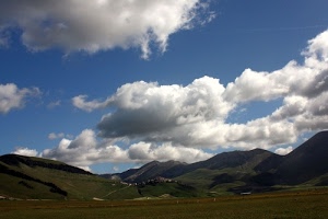 nuvole, cielo, colline, montagne, panorama, paesaggio, bianco, azzurro, verde, paese, prati, campagna
