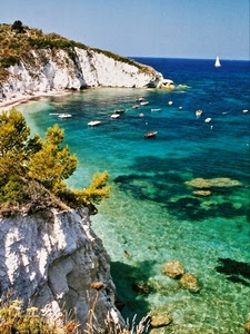 barche, mare, acqua, scogli, vela, scogliera, cielo, piante, blu, trasparenza, costa, cala, verde, roccia, spiaggia, azzurro, rada