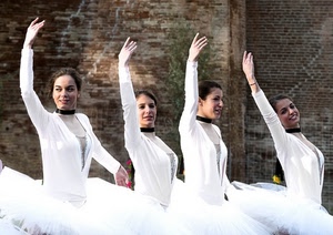 bianco, quattro, ballerine, tutù, ragazze, mani, danza, balletto, mattoni