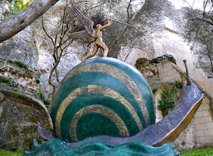 ali, alberi, angelo, scultura, statua, sfera, chiocciola, antenne, verde, lumaca, guscio, muro, tronco, rami, palla, albero, onde, spirale, metallo