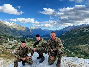 tre, nuvole, militari, montagne, cielo, divisa, divise, panorama, soldati, uomini, mimetica, montagna, verde, neve, tuta, uniformi, azzurro, mimetiche, berretto